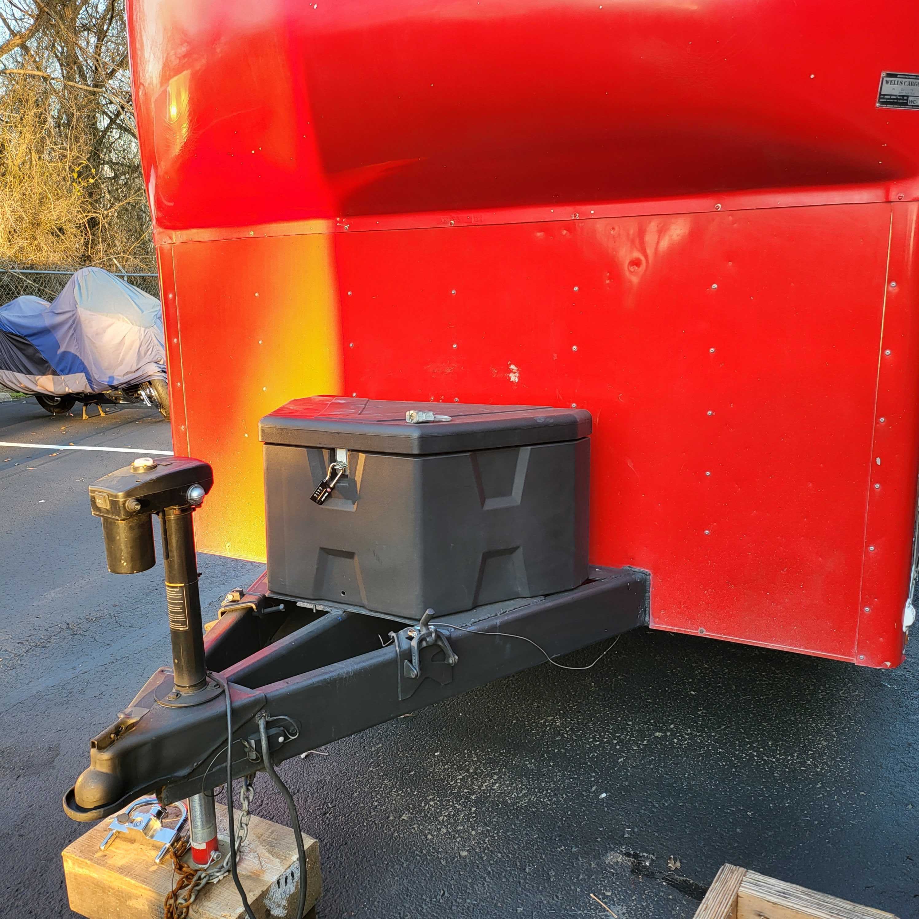 Enclosed cargo trailer rental
